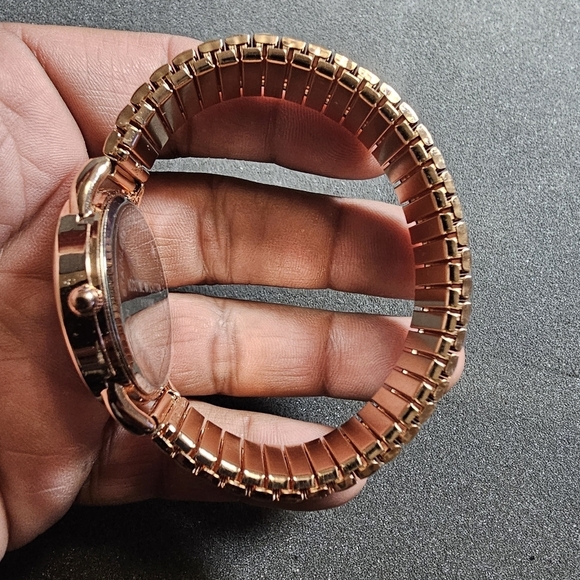 Accutime Ladies Quartz Fashion Watch Rose Gold Tone MOP Roman Dial Working - Picture 6 of 10